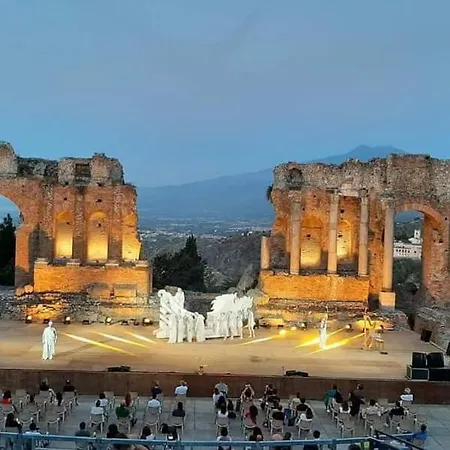 A Due Passi Da Mascali